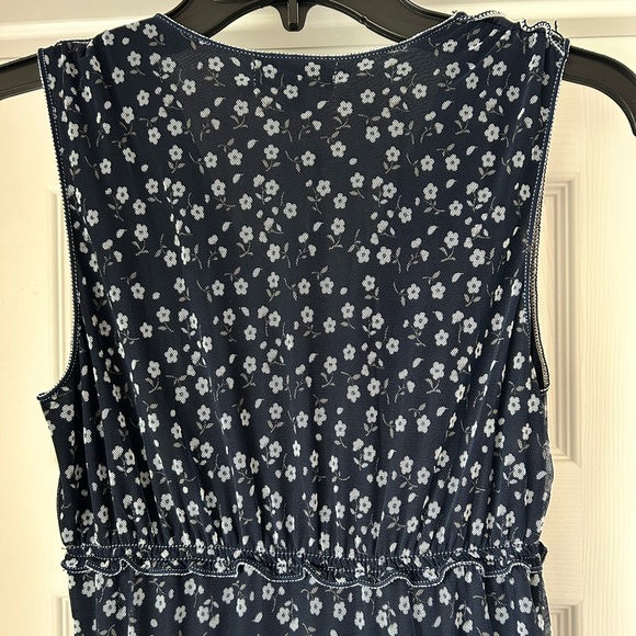 Max Studio Blue and White Floral V-Neck Sleeveless Midi Dress - Picture 4 of 4